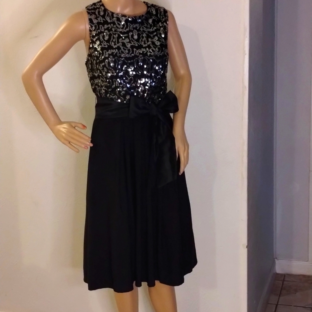 Karin Stevens beautiful sequin black dress